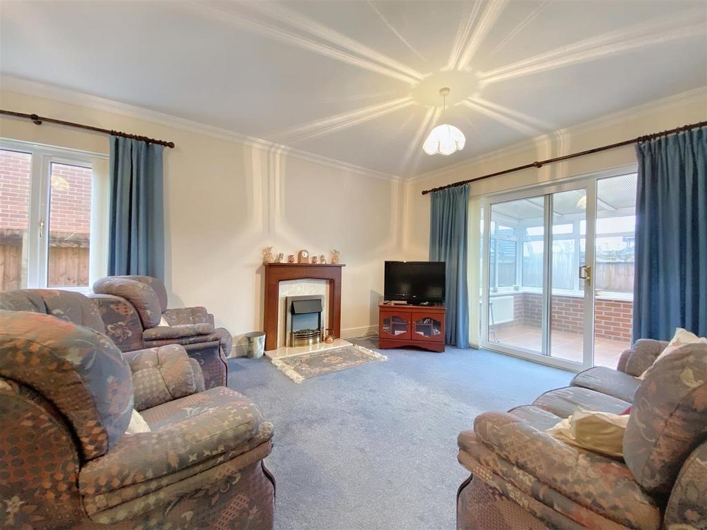Charles Thomas Avenue, Pembroke Dock 3 bed detached bungalow £260,000