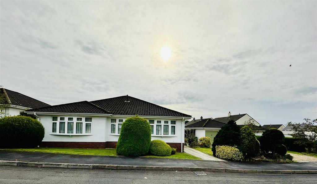 Heol Ceirios, Llandybie 3 bed bungalow for sale £315,000