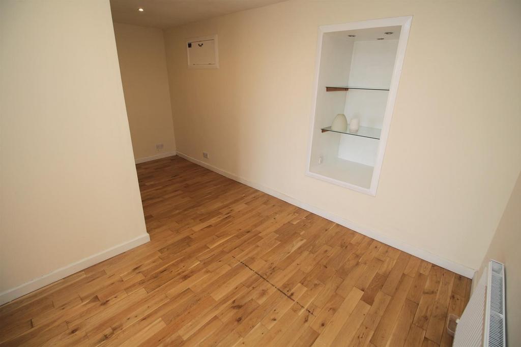 Manor Crescent, Gourock 3 bed detached bungalow £995 pcm (£230 pw)