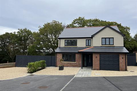 5 bedroom detached house for sale - Llys Dolwerdd, Betws, Ammanford
