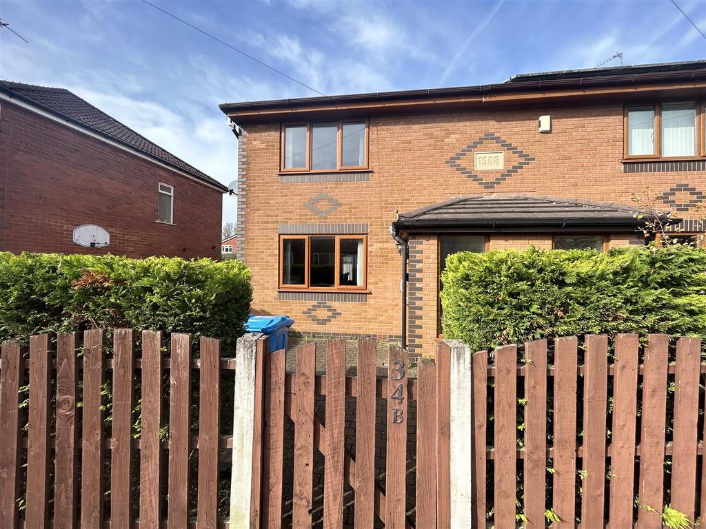 Brookway, Lees, Oldham 3 bed semidetached house for sale £245,000