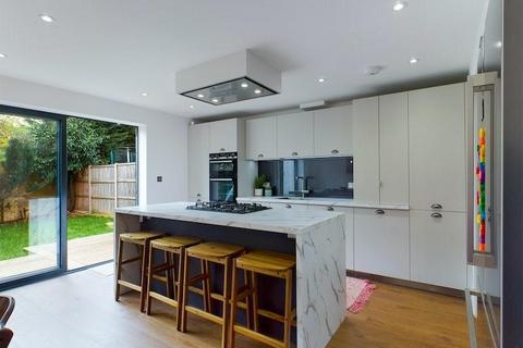 1 Foster Close, Cheshunt, Waltham Cross, EN8 9RZ