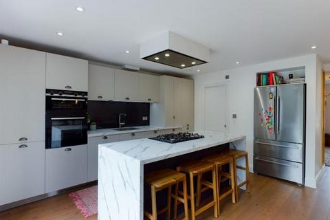1 Foster Close, Cheshunt, Waltham Cross, EN8 9RZ