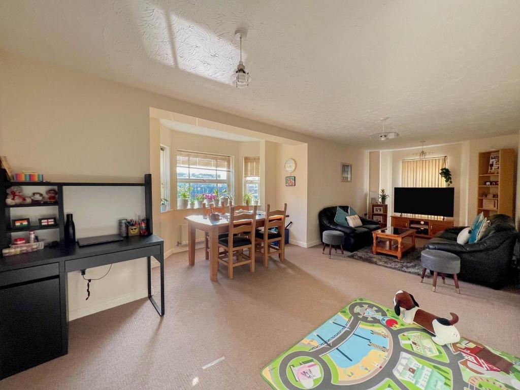 Pipers Court, Beanfield Avenue, Finham 2 bed apartment for sale £145,000