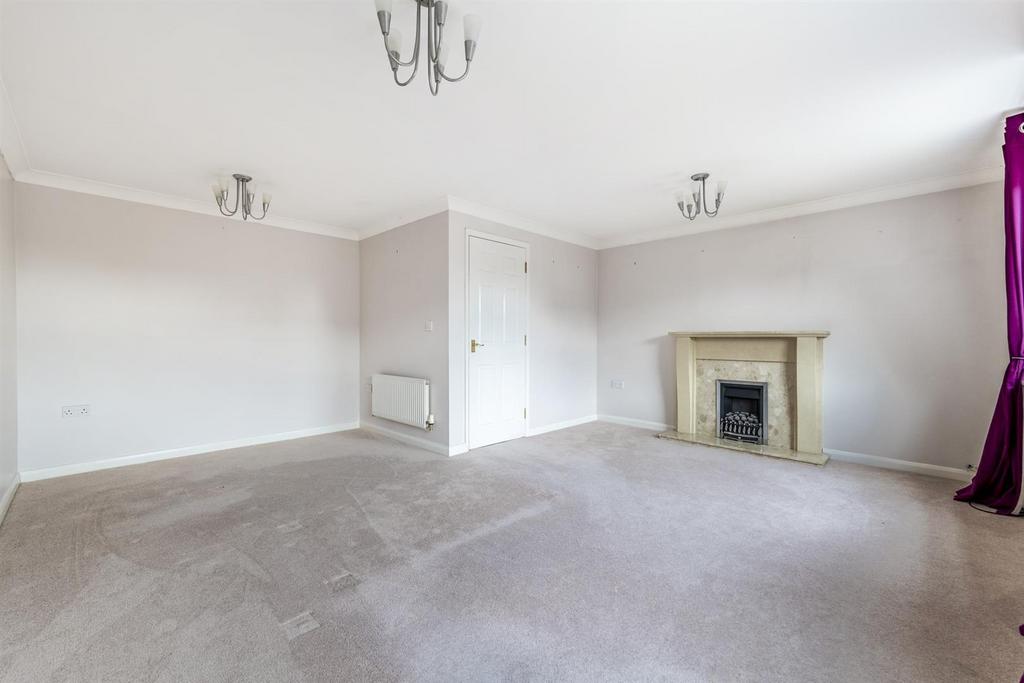 Beecham Road, ShipstonOnStour 4 bed townhouse £310,000