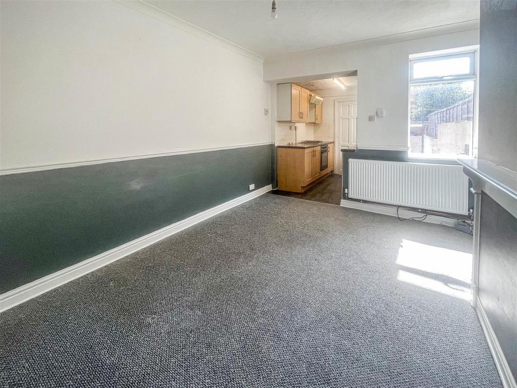 Manor Court Road, Nuneaton 2 bed terraced house £695 pcm (£160 pw)