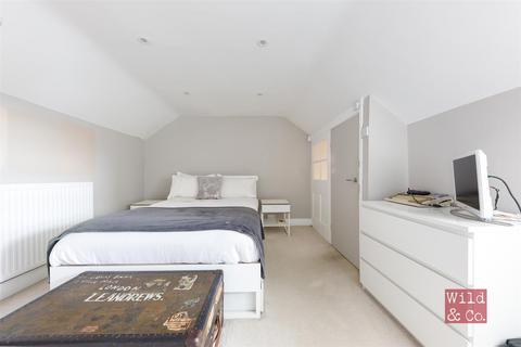 2 bedroom flat for sale, The Avenue, Highams Park