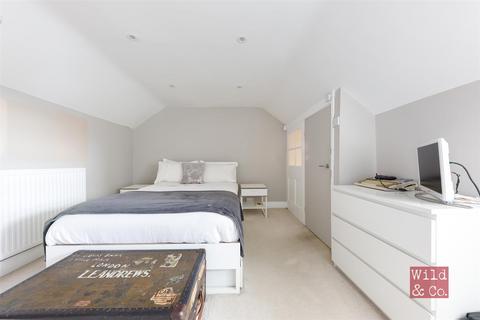 2 bedroom terraced house for sale, The Avenue, Highams Park