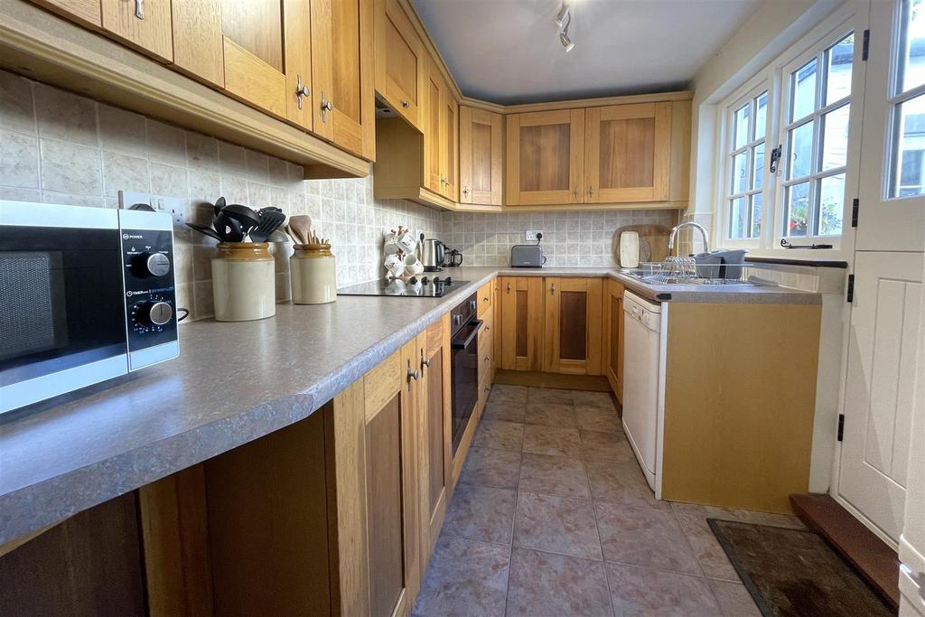 Kitchen 3.JPG
