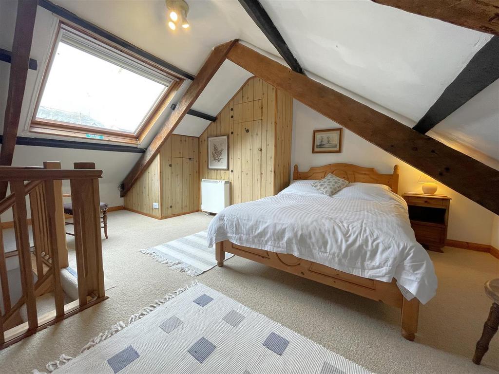 Top bedroom.JPG