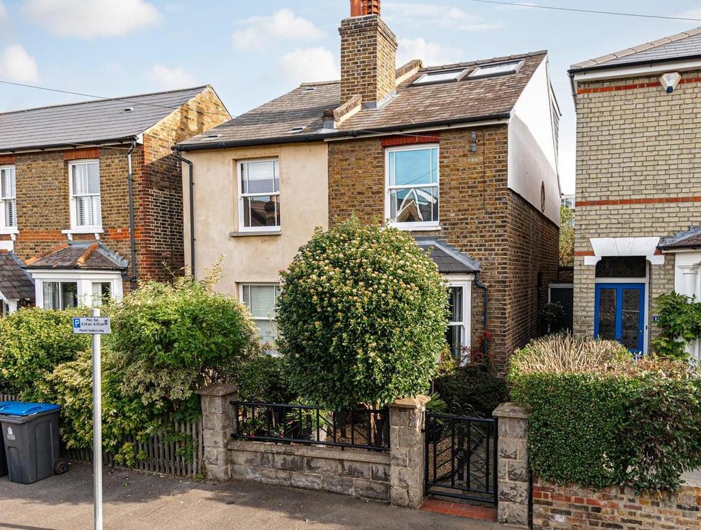Arthur Road, Kingston Upon Thames 3 bed semidetached house for sale