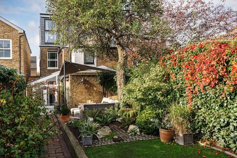 13 Arthur Road, Kingston Upon Thames, KT2 6BA