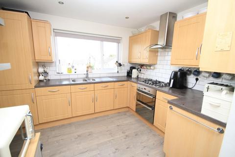 16 Evesham Grove, Bradford, BD10 8TN