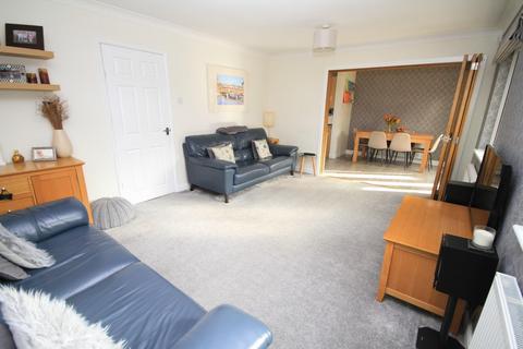 16 Evesham Grove, Bradford, BD10 8TN