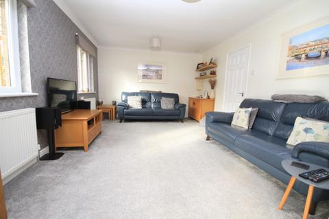 16 Evesham Grove, Bradford, BD10 8TN