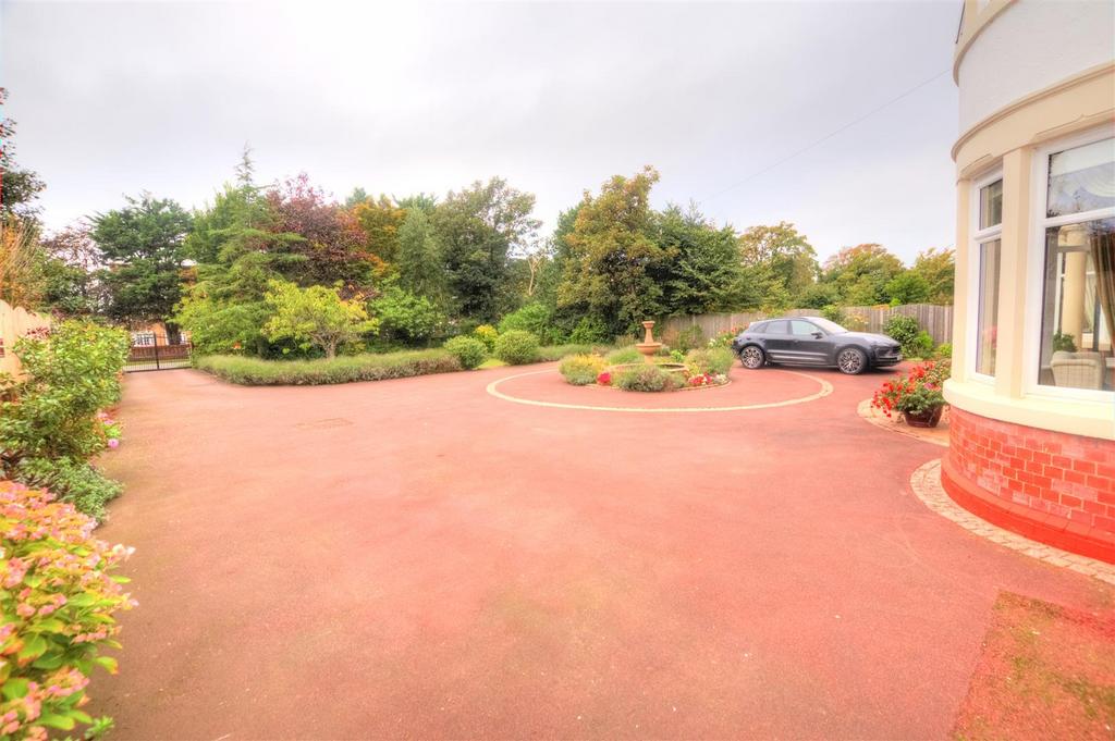 Warren Road, Blundellsands L23 6 bed detached house £1,300,000