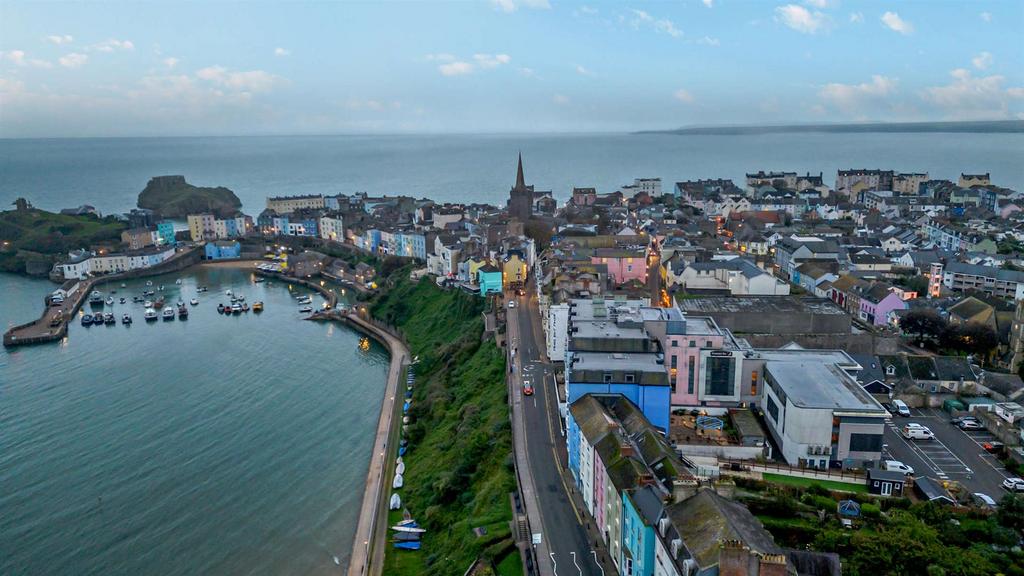 Paxton Court, White Lion Street, Tenby 2 bed apartment for sale £299,950