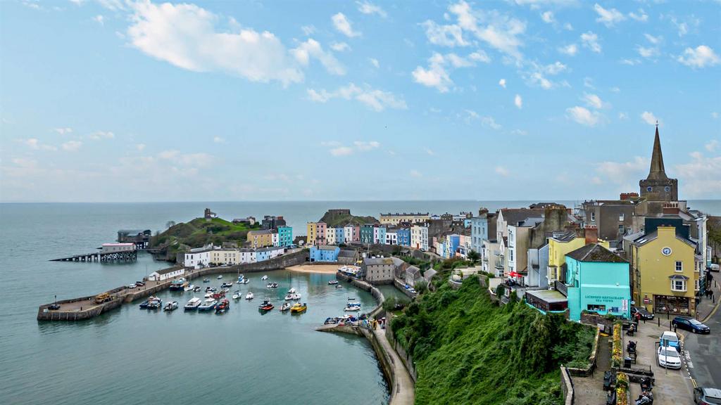 Paxton Court, White Lion Street, Tenby 2 bed apartment for sale £299,950