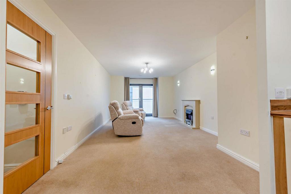 Paxton Court, White Lion Street, Tenby 2 bed apartment for sale £299,950