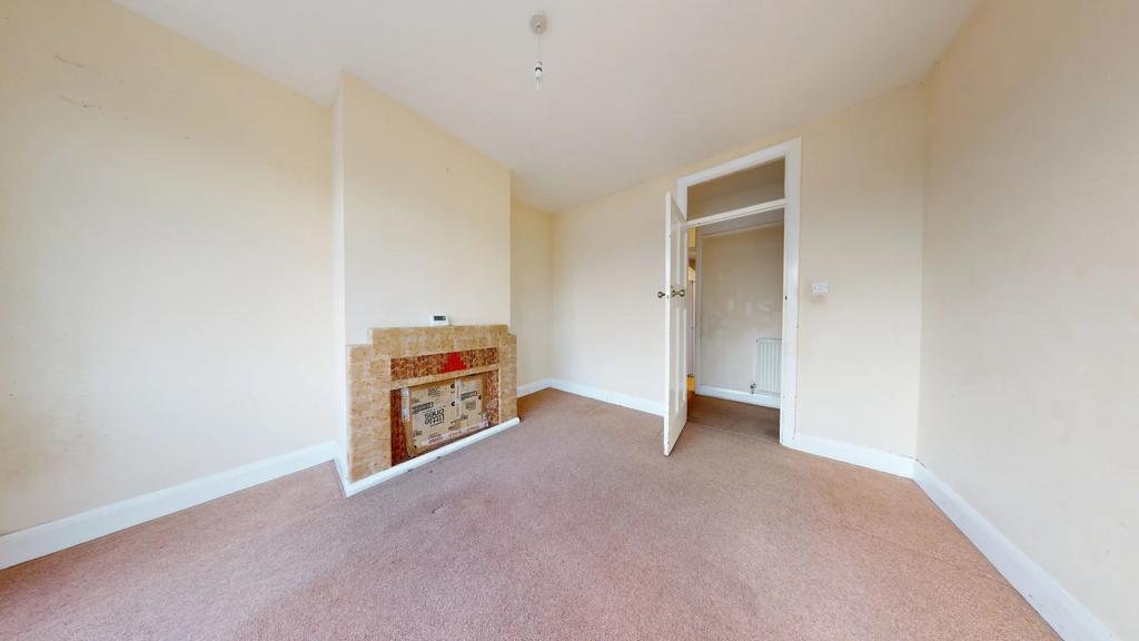 Rowan Crescent, London, SW16 3 bed £2,000 pcm (£462 pw)