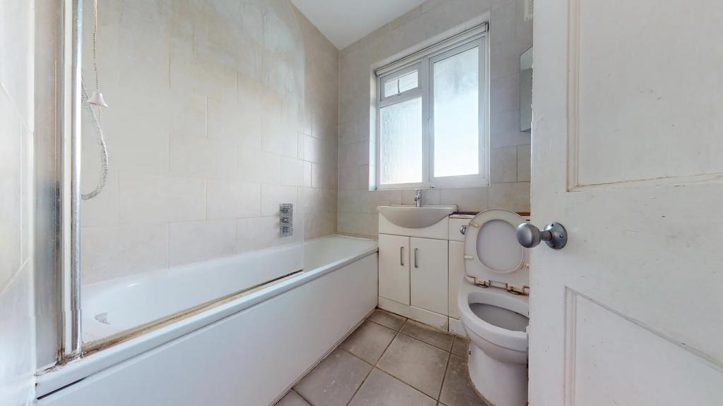 Rowan Crescent, London, SW16 3 bed £2,000 pcm (£462 pw)