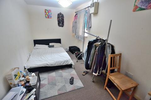 2 bedroom flat to rent, Market Square, Wolverhampton