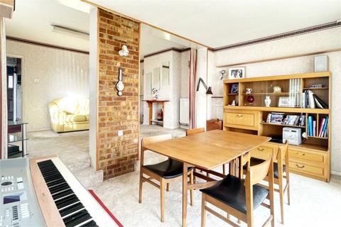 37 Fens Way, Hextable, Swanley, BR8 7SN