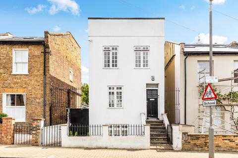 14 Bellamy Street, London, SW12 8BU