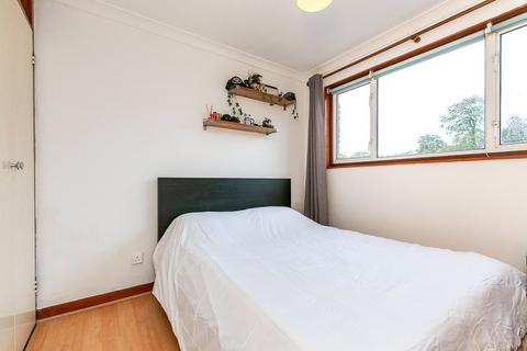 32 Nicola Close, South Croydon, CR2 6NB