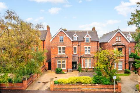13 Lansdowne Road, Bedford, MK40 2BY