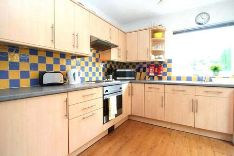1 bedroom in a house share to rent - Gosterwood Street, London, SE8
