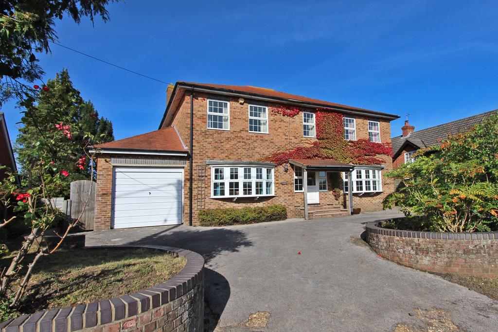 Middle Road, Sway, Lymington, Hampshire, SO41 5 bed detached house for sale £900,000