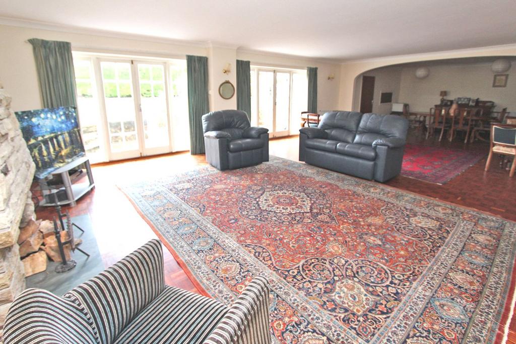 Middle Road, Sway, Lymington, Hampshire, SO41 5 bed detached house for