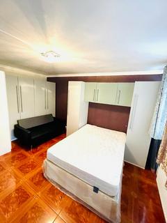 2 bedroom maisonette for sale, Albion Road, N16