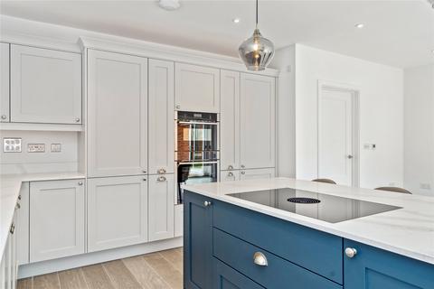 3 bedroom detached house to rent, London Road, Hook RG27