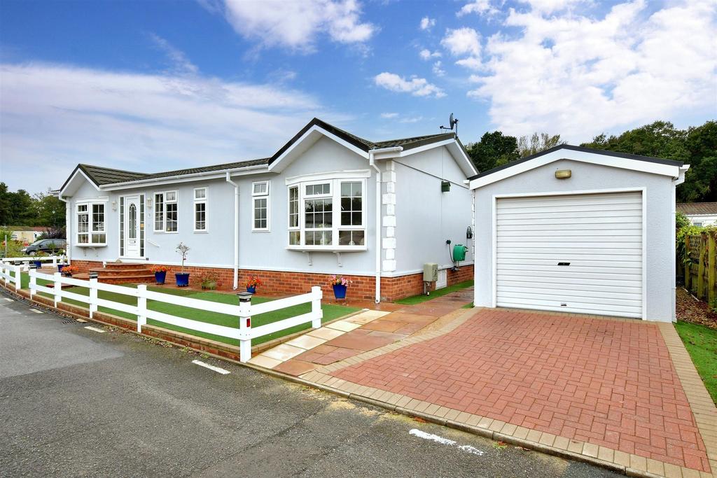 Whitehill Park, Whitehill, Bordon, Hampshire 2 bed park home for sale