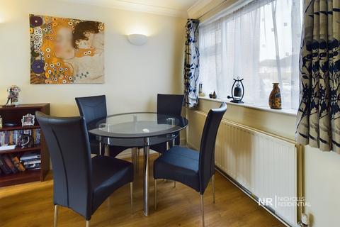 9 Stanton Close, Epsom, KT19 9NP