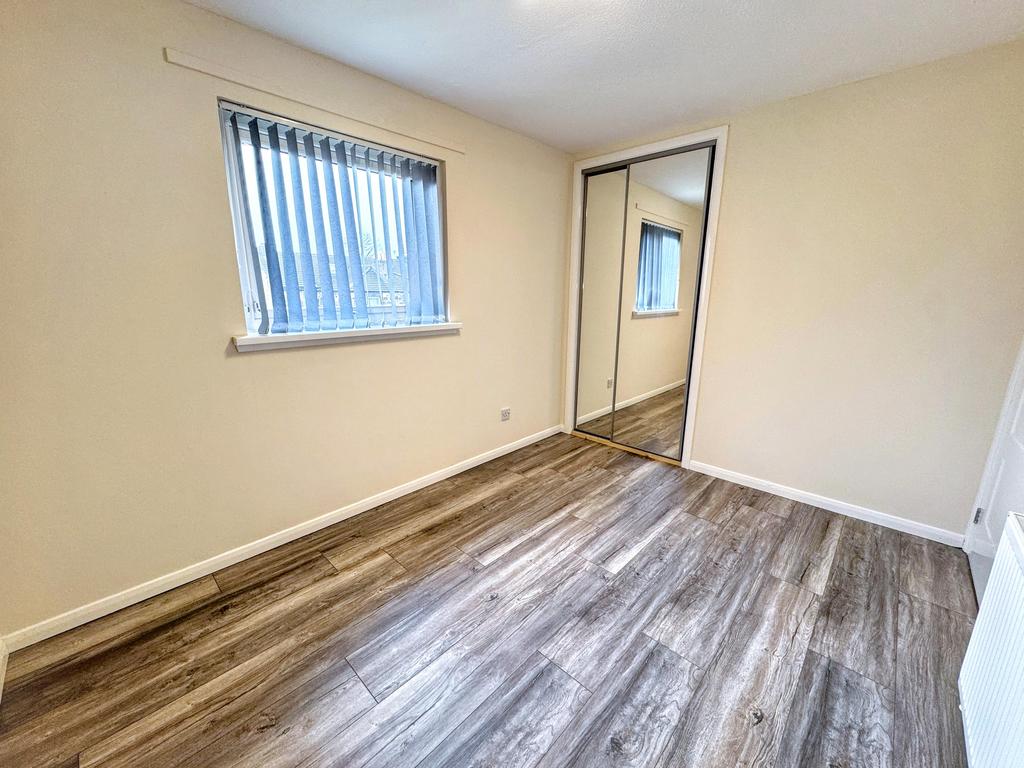 Bedroom 1 (2)