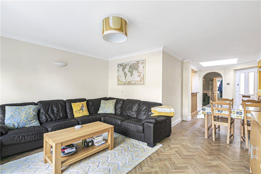 Harvest Road, Englefield Green, Surrey, TW20 3 bed semidetached house