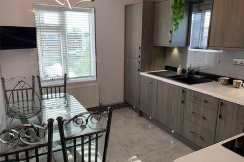 2 bedroom maisonette for sale - Dukes Avenue, Bolton