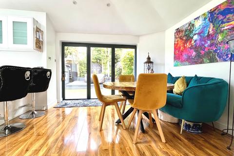 30 Tudor Close, Chessington, KT9 1BL