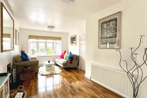 30 Tudor Close, Chessington, KT9 1BL