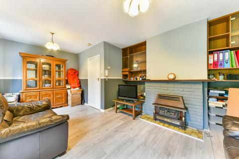 1 Apple Garth, Brentford, TW8 9QD