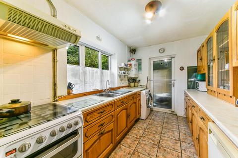 1 Apple Garth, Brentford, TW8 9QD