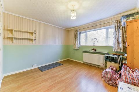 1 Apple Garth, Brentford, TW8 9QD