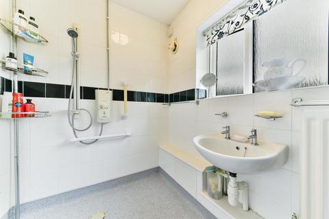 1 Apple Garth, Brentford, TW8 9QD