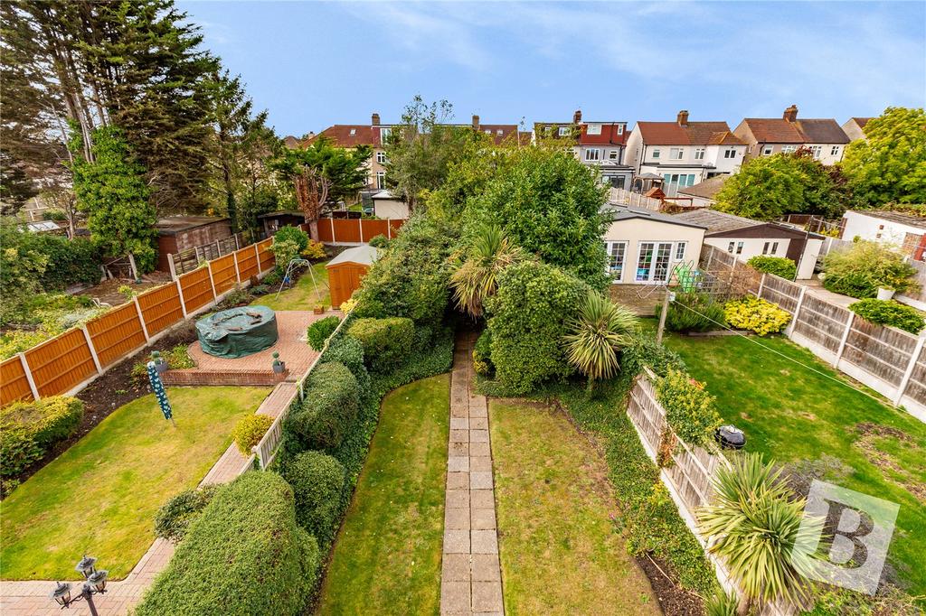 Alma Avenue, Hornchurch, RM12 3 bed semidetached house for sale £450,000