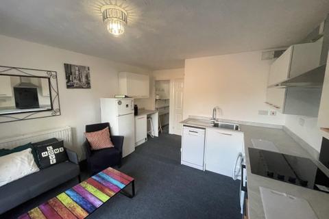 4 bedroom house share to rent, Meadow Close