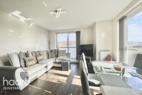 35 Holly Acre, Dunstable, LU5 4UF