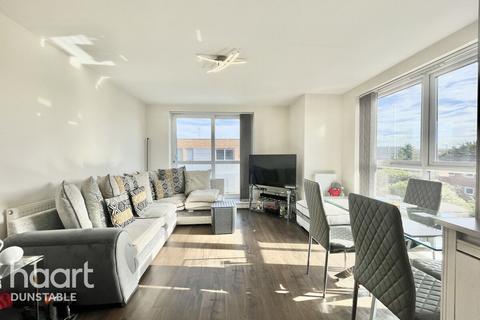 35 Holly Acre, Dunstable, LU5 4UF